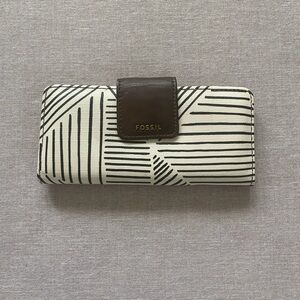 Fossil geometric clutch wallet.
